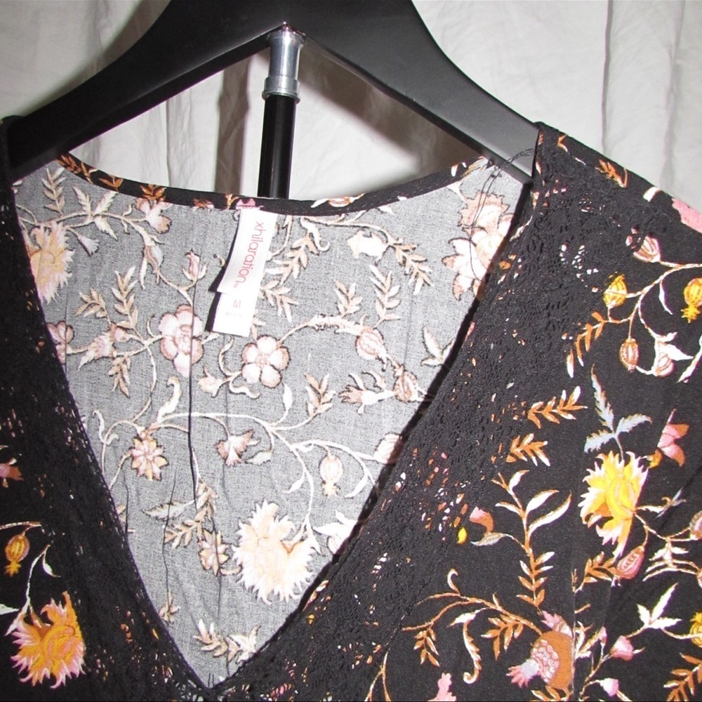 Floral V-Neck Women's Top - Picture 4 of 5